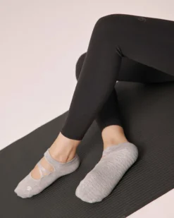 Brandy Pilates Socken mit gekreuzten Bändern